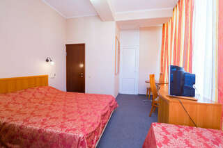 Гостиница Аллес Лазаревское Трехместный "Стандарт" с балконом-1