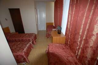 Гостиница Аллес Лазаревское Четырехместный номер с балконом-4