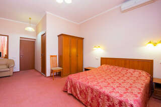 Гостиница Аллес Лазаревское Четырехместный "Стандарт" без балкона 1 этаж-2