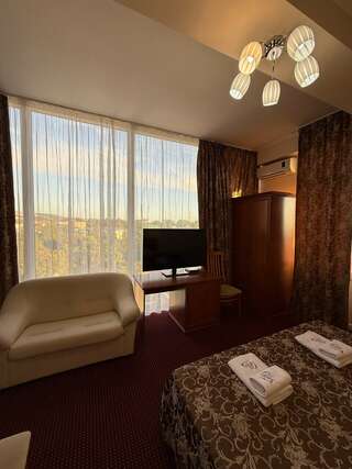 Гостиница Аллес Лазаревское Двухкомнатный "Люкс" (с видом на море), с балконом, 6 этаж-2