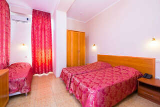 Гостиница Аллес Лазаревское Четырехместный номер с балконом-2