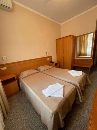 Гостиница Аллес Лазаревское Двухместный с отдельными кроватями без балкона, 1 этаж-6