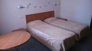 Гостиница Аллес Лазаревское Трехместный "Стандарт" без балкона 1 этаж-1