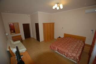 Гостиница Аллес Лазаревское Трехместный повышенного комфорта (улучшенный) с балконом-5