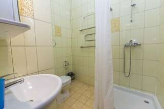 Гостиница Аллес Лазаревское Двухместный с отдельными кроватями без балкона, 1 этаж-2