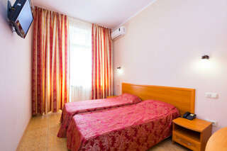 Гостиница Аллес Лазаревское Двухместный номер с 2 отдельными кроватями и балконом-1