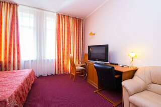 Гостиница Аллес Лазаревское Трехместный повышенного комфорта (улучшенный) с балконом-1