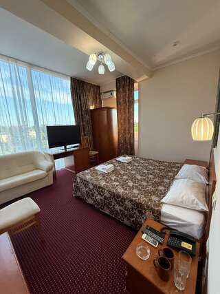 Гостиница Аллес Лазаревское Двухкомнатный "Люкс" (с видом на море), с балконом, 6 этаж-1